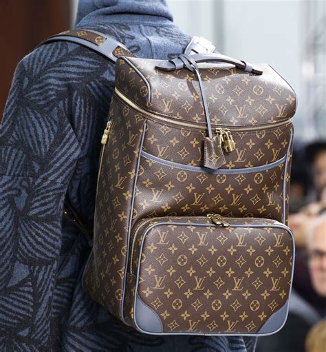 louis vuitton giant bag installation|Louis Vuitton is going to install giant bags in the capital.